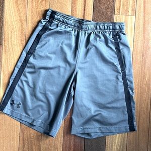 Under Armour heat gear men’s small gray shorts